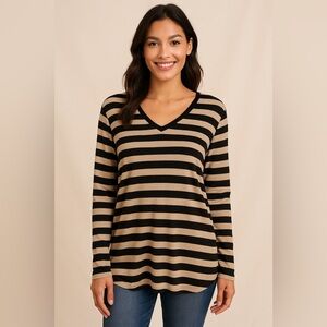 Chico's Black and White Top🖤🤍